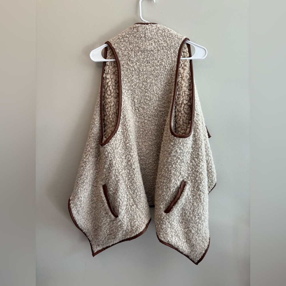 Love Tree Women's Acrylic Wool Faux Leather Trim Cream Sherpa Boho Vest Small - Picture 2 of 10